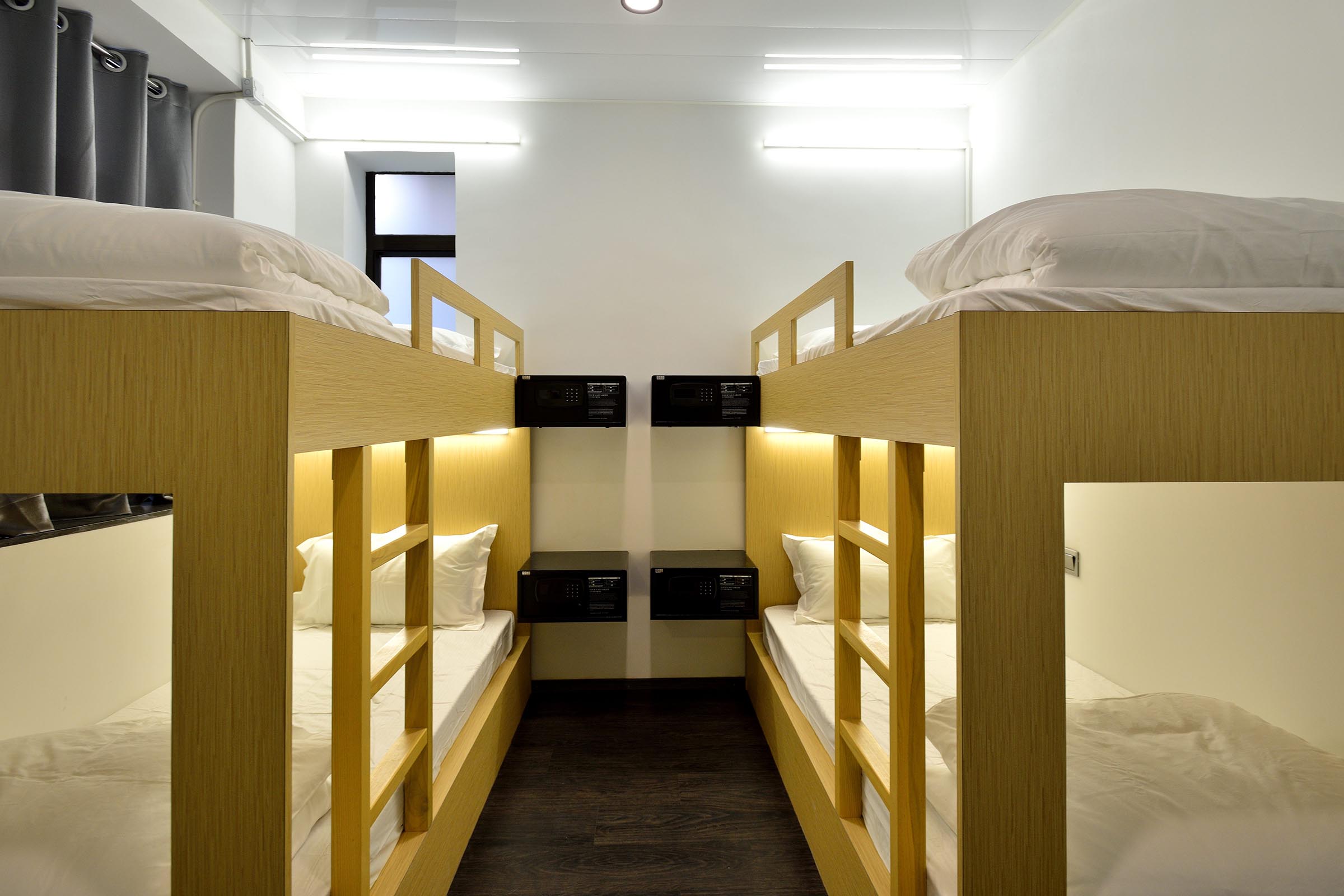 4 Bed Mixed Dorm Room ATLAS Guesthouse Backpackers